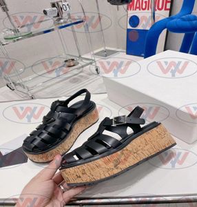 Sandálias de plataforma de borda de borracha Designer Women039s Sandálias Slippers Slip Flip Flip Flip Borno de Bordado de Couro Impresso