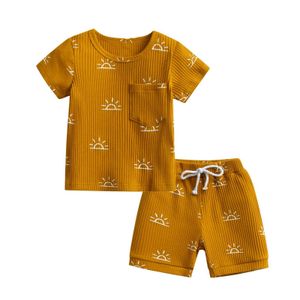 Roupas Defina a nova camiseta de verão 2024 Baby Garoth Garotos Conjunto de camiseta curta e shorts malha casual mass desgaste j240518