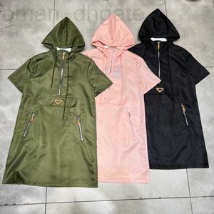 Basic & Casual Dresses designer Chaopai 24 Spring New Triangle Collar Leather Label Zipper Pocket Sports Style Straight Tube Hooded Short Sleeve Dress S0Z5