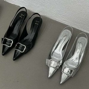 Pompe 324 Pompe di bassa moda Slide tallone signore puntate sandali neri sandali neri in metallo grano fibbia in metallo femmini