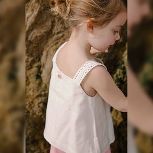 Girls Cotton and Linen Lace Top Top Summer Childrens Rustic Casual Case Came White Tops 240518