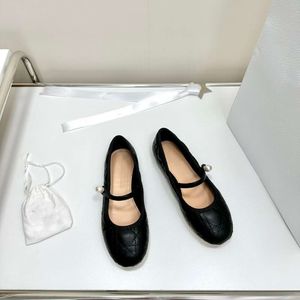 Guangzhou Wysokiej jakości 2024 Nowy styl bajki okrągły palce z jednym guzikiem, elegancka miękka podeszwa, wygodne małe skórzane buty