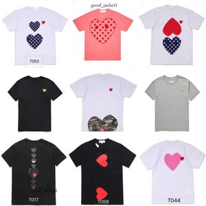 CDGS -skjorta 2024 Fashion Mens Play T Shirt Garcons Designer Shirts Red Comes Heart Womens des Badge Graphic Tee Heart On Chest Embroidery Kort ärm CDGS Hoodie 679