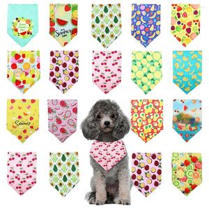 Hundekleidung 50pcs Bulk Bandana Sommerhunde Schal Frucht Sytle kleine Welpen Lätzchen Große Bandanas Haustier -Pflege -Accessoires