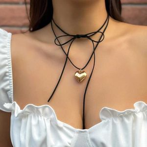 Pendant Necklaces Ingemark elegant Gothic heart-shaped pendant necklace suitable for womens necklaces bridal bow adjustable necklace Y2K jewelry J240516