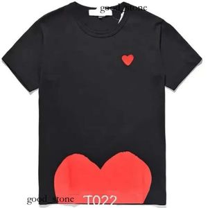 CDGSシャツ2024ファッションメンズプレイTシャツデザイナーシャツレッドコムハートレディースデスバッジグラフィックティーハートチェスト刺繍半袖CDGSフーディー355