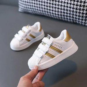 Athletic Outdoor Childrens Sneakers Kids Fashion Design White Non-slip Casual Shoes for Boys Girls Hook Breathable Sneakers Toddler Outdoor Shoe Y240518JI1Q