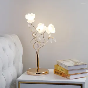Bordslampor europeiska lyxiga kristalllampa bröllopsfirande skrivbord ljus modern vardagsrumsstudie led natt enkel sovrum