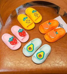 Slipper estate simpatica cartone animato per bambini scivolare sugli animali da frutto di frutta traspirante e comodi ragazzi e ragazze scivolano bambini Y240518