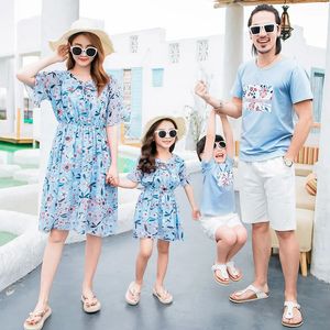 Letnie rodzina pasują do strojów matka córka sukienki rodzinny wygląd taty i syna szorty z koszulką wakacyjną parę ubrania 240507