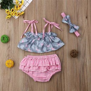 Kläder sätter 0-24m baby flicka sommar 3-stycken kläder set flamingo med ärmlös topp veckade shorts tryckt pannband baby flicka kläder j240518