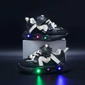 Athletic Outdoor Boys Glowing Light Sneakers Childrens Sports Shoes With Lights Childrens Mesh Shining Light Daddy Shoes Kids Luminous Sneakers Y240518