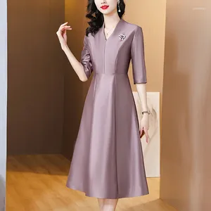 Party Dresses Luxury Satin Formal Dress for Women Summer Elegant V Neck Solid Slim A-Line Vintage Brosch Celebrity J390