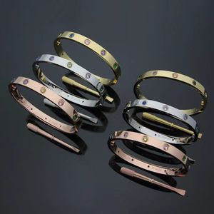 Klassisk designer armband Fashion Färgglada diamantarmband Kvinnor Lyxarmband Rostfritt stål Charmarmband Män 18K Guldarmband