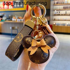 New 24ss designer keychain Mouse Diamond key chain Design Car key chains bag charm Favor Flower Pendant Jewelry Keyring Fashion keyring