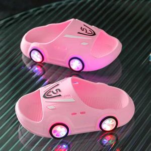 Scarponi estivi per bambini con luci a led pantofole boy ragazza sandali luminosi sandali morbidi indoor pancipless kid home sandali genitore-bambino y240518