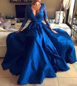 Vestidos de passarela para mulheres elegantes vestido de baile azul real DP V Vestido de noite de pescoço elegante Princesa renda de retalhos SPLT Vestido de noiva de dama de honra T240518
