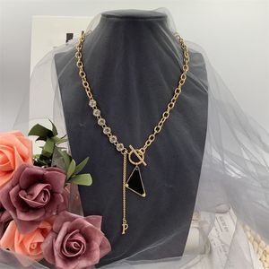 Kvinnors designer halsband klassiska bokstäver gyllene silver mousserande diamant smycken mode lyx varumärke casual halsband fyra stilar 261b
