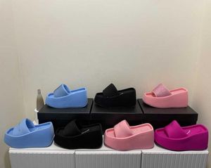 Sandaler Nya plattformskvinnor tofflor Summer Square Toe Märke Satin Sandaler Womensexy High Heels Shoes Beach Sandals Flip Flops T2302679124
