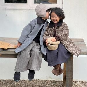 Jaquetas casaco garoto casacos longos Crianças coreanas Roupas 2024 Winter Boys and Girls Wool Retro Lapela Plaid Cotton Cashet
