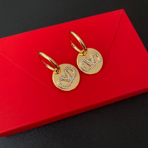 Luxus 18K Gold-plattierter Ohrringe Marke Designer Mode charmantes Mädchen hochwertige Ohrringe Modelle Buchstaben hochwertiger Diamant-Eingelegter Ohrringe