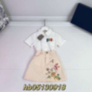 T-shirt femminile Spring/Summer Line Boys Girls a due colori Lettera di colore tondo T-shirt a manica corta camicia arancione spiaggia arancione gonna arancione