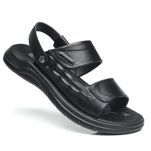 Sandaler män läder 2024 Summer Products Men's Business Crocodile Print Beach Shoes Soft Sules mode coola tofflor