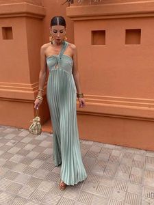 Runway Dresses Chic Pleated Diagonal Shoulder Maxi Dress Women Sexy Backless Cut Out Slveless Dresses Female Elegant Banquet Evening Robes T240518