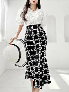 Abiti da lavoro Summer 2 pezzi Outfit Women abbigliamento Elegante grazioso pizzo bianco Sheer Tops Shirt Bloughe High Wile Wion Midi Mujer Slim Set