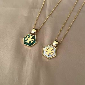 Зеленые сета модные серьги ожерелья в виде оригинального логотипа латунного ожерелья 18 тыс. Золота