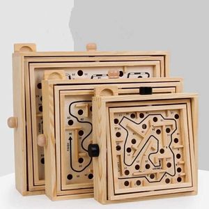 Intelligence Toys Wooden Labyrinth Board Games for Children Ball Moving 3D Maze Puzzle Toys Toys Handaled Kids Balance Education Board Game Y240518