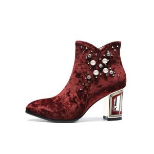 2024 Frauen Ladies Boots 7 cm Vogelkäfigausschnitte out Chuckly High Heels Knöchelstiefel Velours-Kleidungsschuhe Perle Nieten Rund