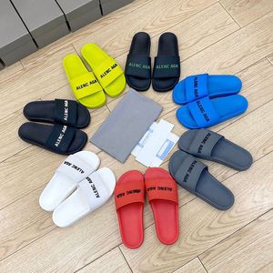 Erkekler kadın tasarımcı terlik yumuşak masaj slaytlar sandaletler ayakkabı slayt yaz plajı açık havalı serin terlik moda düz flip floplar boyut 36-45 2024 yeni moda