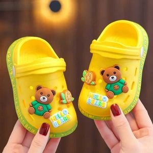 Slipper Summer Cartoon Cave Hole Sandals Kid Garden Beach Slippers Sandals Soft Soled Shoes Non-Slip Quick Drying Shoes Y240518