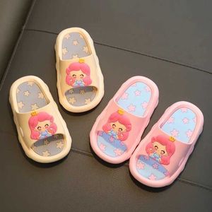 Slipper Aged 2-8 Childrens Home Slippers Girls Soft Sole Indoor Bathrooms Cartoon Cute Princess Style Sandals Summer Beach Floor Shoes Y240518