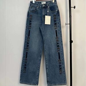 Kvinnors jeans bär xiaoxiang 24s tidig vårbrev broderi hög midja smalt rakt rör mode för kvinnor