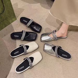 Baotou pół kapcie dla kobiet noszących francuskie płaskie sandały wieczorne na lato 2024 nowe kapcie