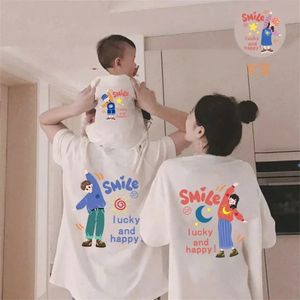 Mama Papa me Familie Matching Outfits Vater Tochter Sohn Kleidung aussehen T -Shirt und Baby Kinder 240516