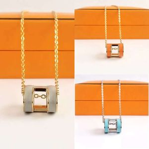 Designer Love Pendant Neckor for Women Gold Letter Halsband Design smycken färgfast hypoallergenic