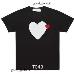 Рубашка CDGS 2024 Модная мужская футболка для футболки Garcons Дизайнерские рубашки Red Commes Heart Womens des Badge Графическое сердце