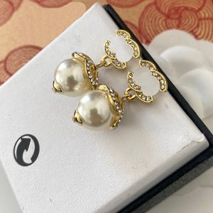 Brincos de ouro de 18k de luxo designer de marca de marca de joias de alta qualidade Brincos pendentes de jóias charme de temperamento CAIXA DE EXCURSO BOUTICA EMPRESA BOUTIC