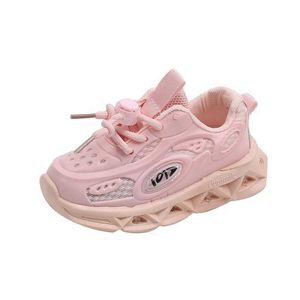 Athletic Outdoor Childrens glänsande ljus Sneakers Barn Led Casual Shoes Girls Shining Light-Up Toddler Sneakers Kids Stylish Glowing Shoes Y240518