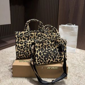 Дизайнерская сумка 2024 модная личность леопардовой печать парус, но, чтобы получить дамы элегантная ежедневная поездка на походные сумки для кроссба