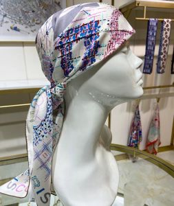Modemarke Silk Square Schal High-End New Girls Geschenke Haarband Designer Paar Schal exquisites Accessoires Vielseitige Auswahl von vier SE