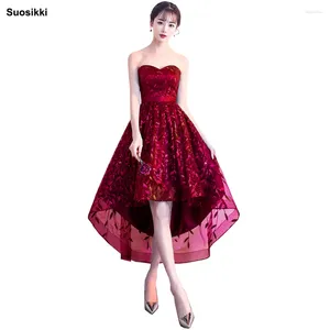 Sukienki imprezowe suosikki bez ramiączek koronki w wysokiej niskiej asymetrii vintage eleganckie kwiaty tafta fala balowa taniec lx018
