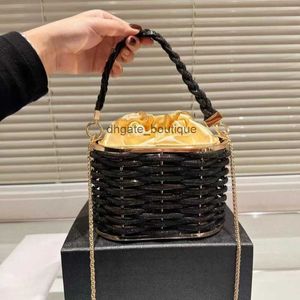 ショルダーバッグデザイナーバッグスパークリングダイヤモンドバッグハンドヘルドクロスボディバッグスーパースパークリング爆発的でスタイリッシュな服の簡単なナイトクラブエッセンシャルサイズ18 12