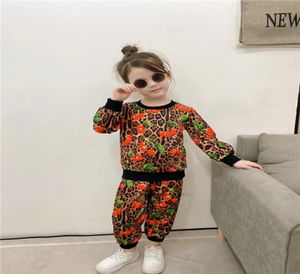 Designer Kids Sport Set 2021 Fall Children Leopard Cherry Stampato a maniche lunghe pantaloni 2 pcs ragazzi di lusso Girls Leis1323350