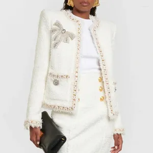 女性用ジャケット高品質のチェーンエッジボウタイビーズホワイトツイードジャケットアウトウェア女性装飾贅沢ブレザーコート2024スプリング