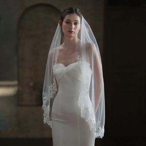 Exquisite Bridal White Veil Plain Tulle Lace Appliqued Fingertip Bride with Hair Comb Women Marriage Accessories V683 240516
