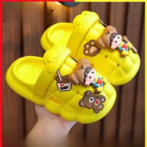 Slipper Childrens Summer Slide Boys and Girls Buty Treasure Head Hole Sandals Sandals Cartoon Princess Slide Childrens Płaski dół Slajd Y240518